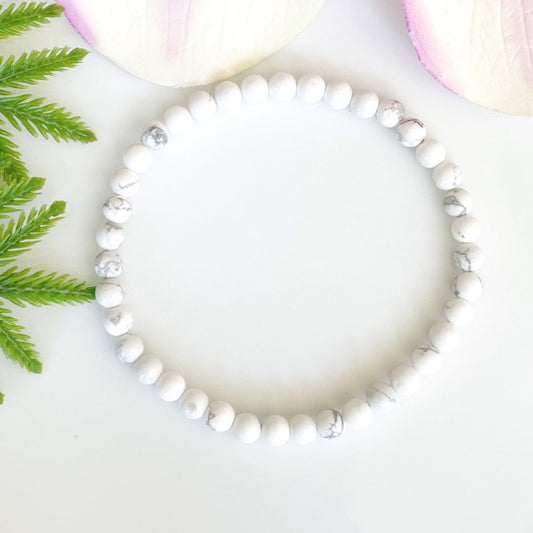 4mm white howlite beaded bracelet