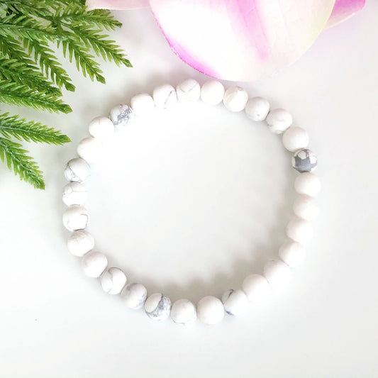 6mm white howlite bracelet with frosted howlite beads