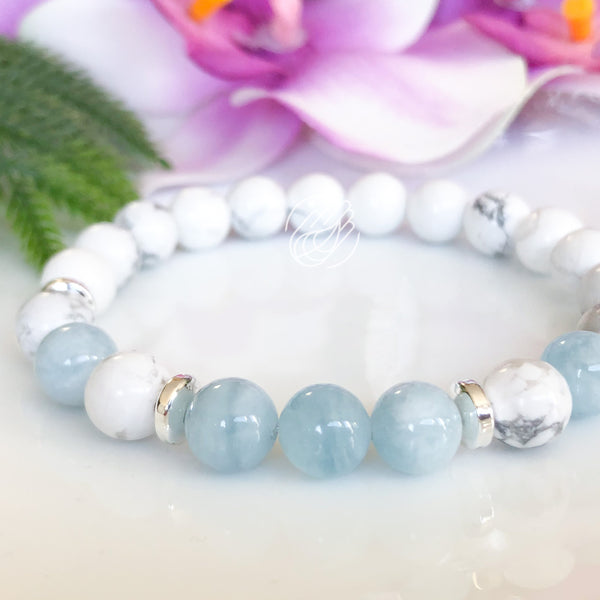 Aquamarine and Howlite Healing Crystals Gemstone Bracelet